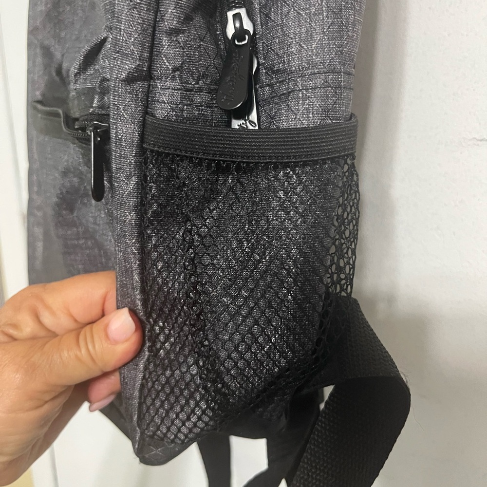Thirty-One Gray Geometric Backpack - Picture 4 of 5